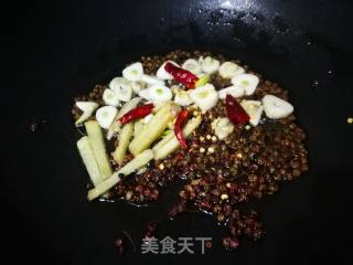 麻辣鱿鱼须的做法步骤：13
