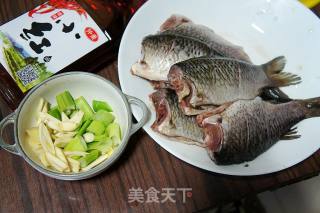 #御寒美食#香辣小红炖鲫鱼的做法步骤：3