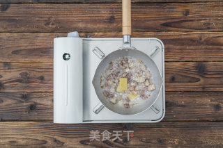 虾菇海鲜粥的做法步骤：2