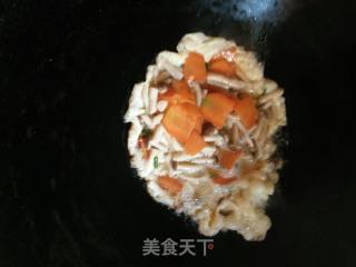 海鲜菇炒蛋的做法步骤：5