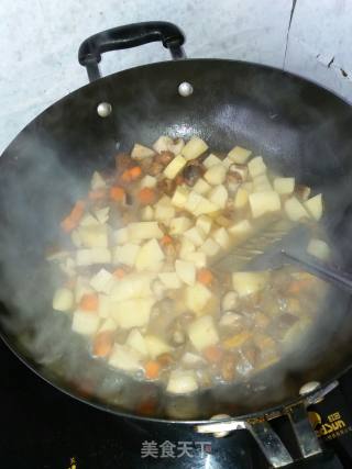 香菇土豆烩肉的做法步骤：5