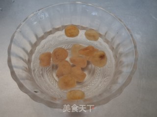 板栗桂圆银耳羹的做法步骤：1