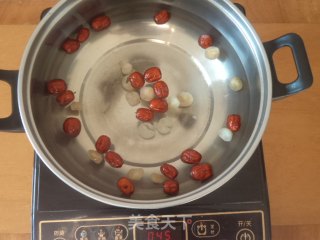 板栗桂圆银耳羹的做法步骤：3