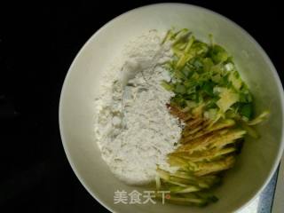 西葫芦软饼的做法步骤：2