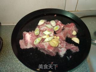 暖心暖胃脊骨炖白菜的做法步骤：3