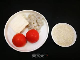 茄汁虾仁豆腐焖饭的做法步骤：1