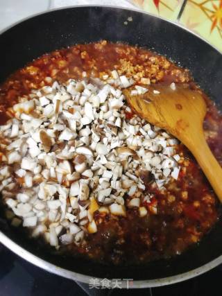 香辣香菇肉酱的做法步骤：7