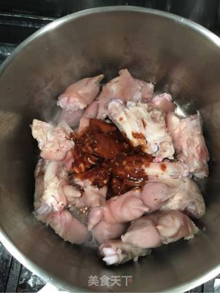 莲藕焖猪脚的做法步骤：8
