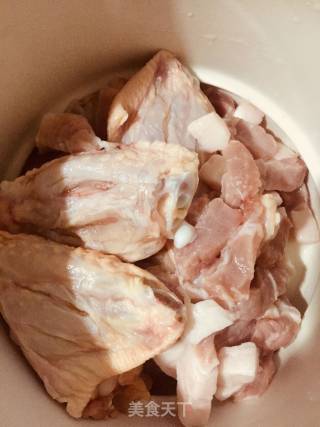 香辣油炸鸡翅的做法步骤：1