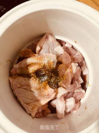 香辣油炸鸡翅的做法步骤：2