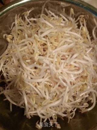 醋溜豆芽的做法步骤：1