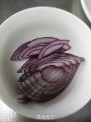 黑椒虾仁意面的做法步骤：2