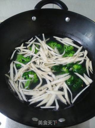 黑椒虾仁意面的做法步骤：3