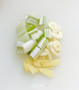 家常炖豆腐的做法步骤：1