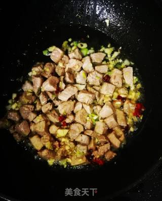 酱爆黄瓜肉丁的做法步骤：4