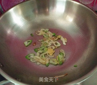 葱爆红极参的做法步骤：6