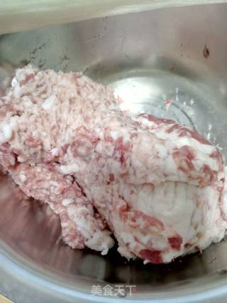 御寒美食－猪肉酸菜水饺的做法步骤：2