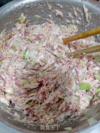 御寒美食－猪肉酸菜水饺的做法步骤：8