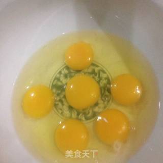 香椿炒鸡蛋的做法步骤：2
