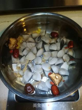 车螺煲鸡汤的做法步骤：3