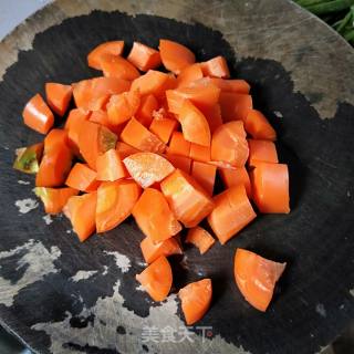胡萝卜牛肉焖饭的做法步骤：3