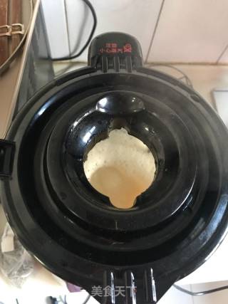 银耳雪梨浓汤的做法步骤：6