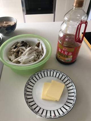 杂菌鸡蛋拌饭的做法步骤：1