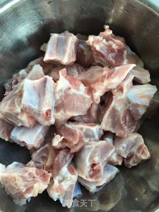 粉蒸排骨的做法步骤：1