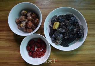 栗子乌鸡汤的做法步骤：1