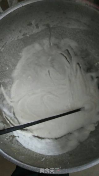 葱花饼的做法步骤：1