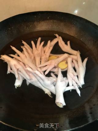 柠檬鸡爪的做法步骤：1