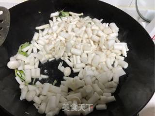鱼豆腐炒海鲜菇的做法步骤：7