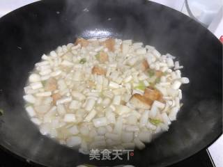 鱼豆腐炒海鲜菇的做法步骤：9
