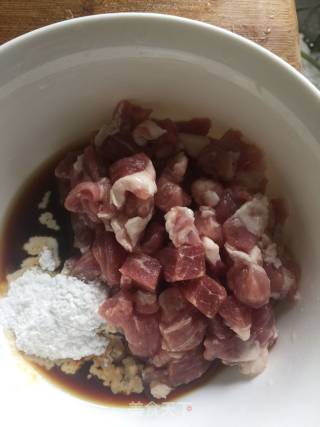 甜面酱豌豆蒜苔肉丁的做法步骤：3