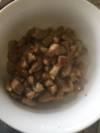 甜面酱豌豆蒜苔肉丁的做法步骤：5