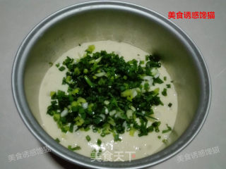 鸡蛋葱油煎饼的做法步骤：2