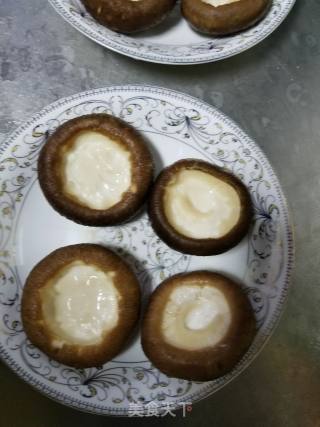 香菇酿鸽子蛋的做法步骤：1