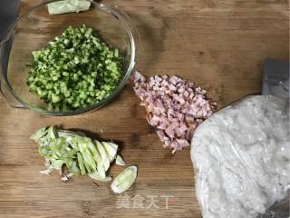 培根蛋炒饭的做法步骤：1