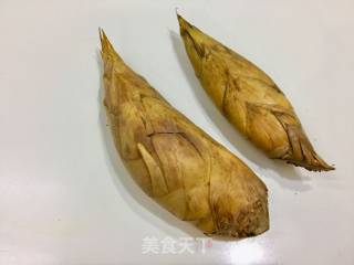腊肉炒冬笋的做法步骤：2