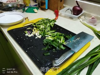 御寒美食--辣椒莴笋炒腊肉的做法步骤：3