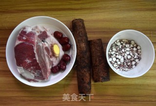 鲜淮山茨实羊肉汤的做法步骤：1