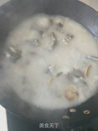 青红萝卜煲腊排骨的做法步骤：4