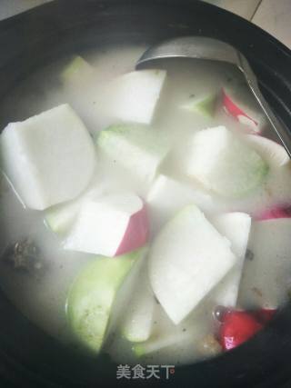青红萝卜煲腊排骨的做法步骤：6