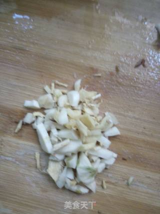 香菇鸡丁炒饭的做法步骤：4