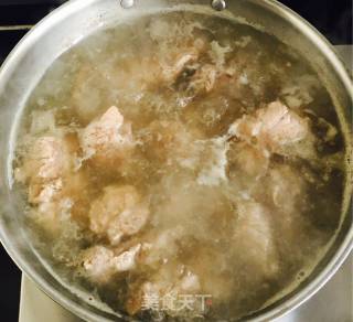 猪骨炖土豆的做法步骤：2