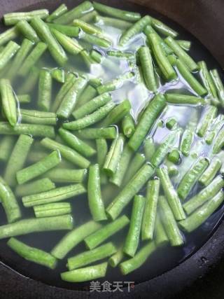 番茄豆角的做法步骤：2