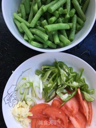 番茄豆角的做法步骤：3