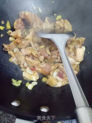 鸡肉炒菜花的做法步骤：5