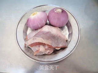 孜然羊肉的做法步骤：1