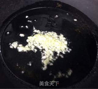 蒜蓉西兰花炒宝宝肠的做法步骤：4